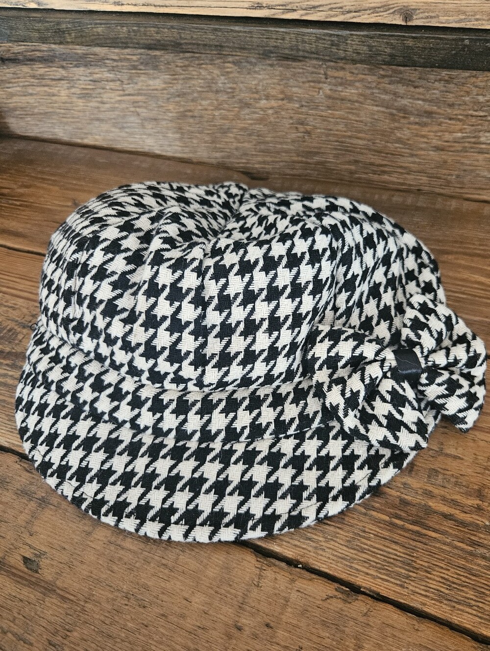 Vintage Women’s Houndstooth Newsboy Cap – Black & White Checkered Hat With Bow